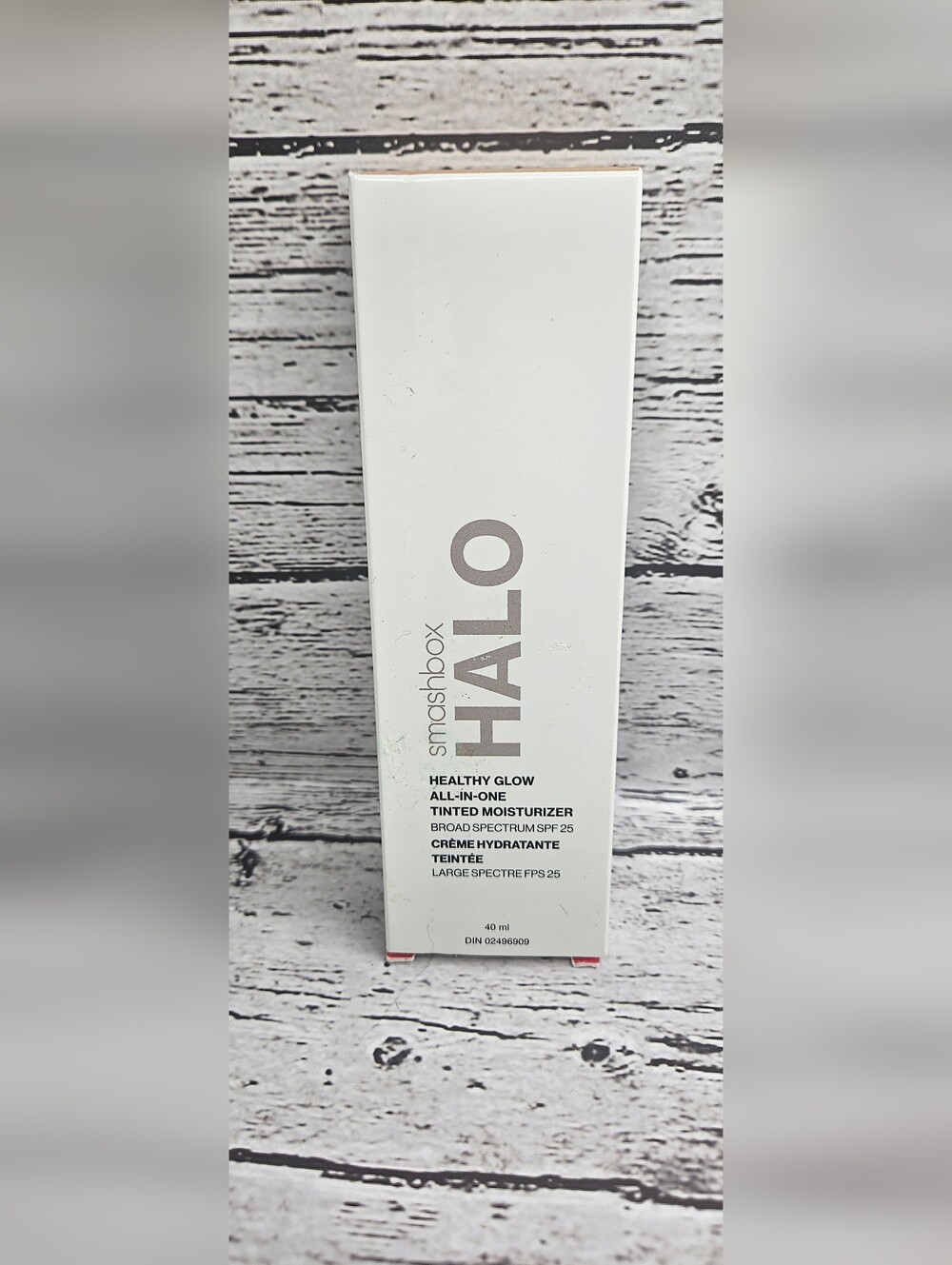 Smashbox Halo Healthy Glow All-In-One Tinted Moisturizer. medium tone